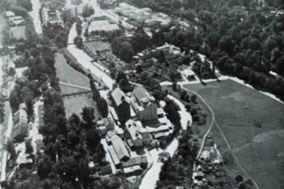 Aerial view from the north before the redevelopment